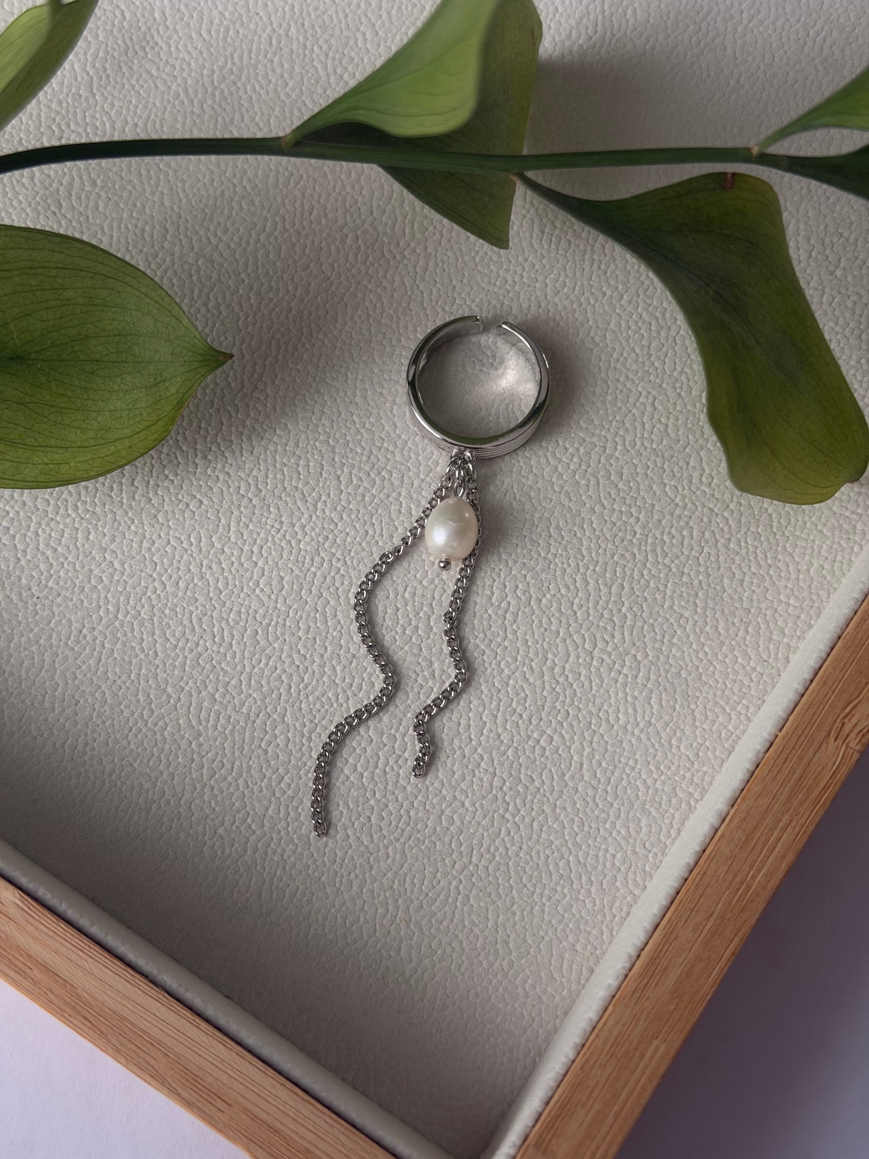 Кольцо «ЖЕМЧУЖИНА В ЦЕПЯХ»